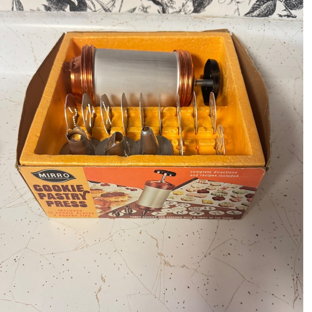 Mirro Vintage Aluminum Cookie Pastry Press 12 Plates 3 Tips M-0358-22 USA Made